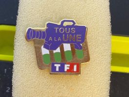PIN'S - TF1 - TOUS A LA UNE