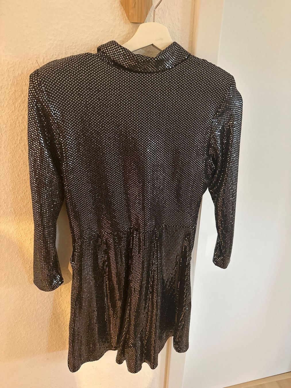 Zara Jumpsuits: Fest kleid Zara – Gebraucht aus Rapperswil BE von aro_66tx 1
