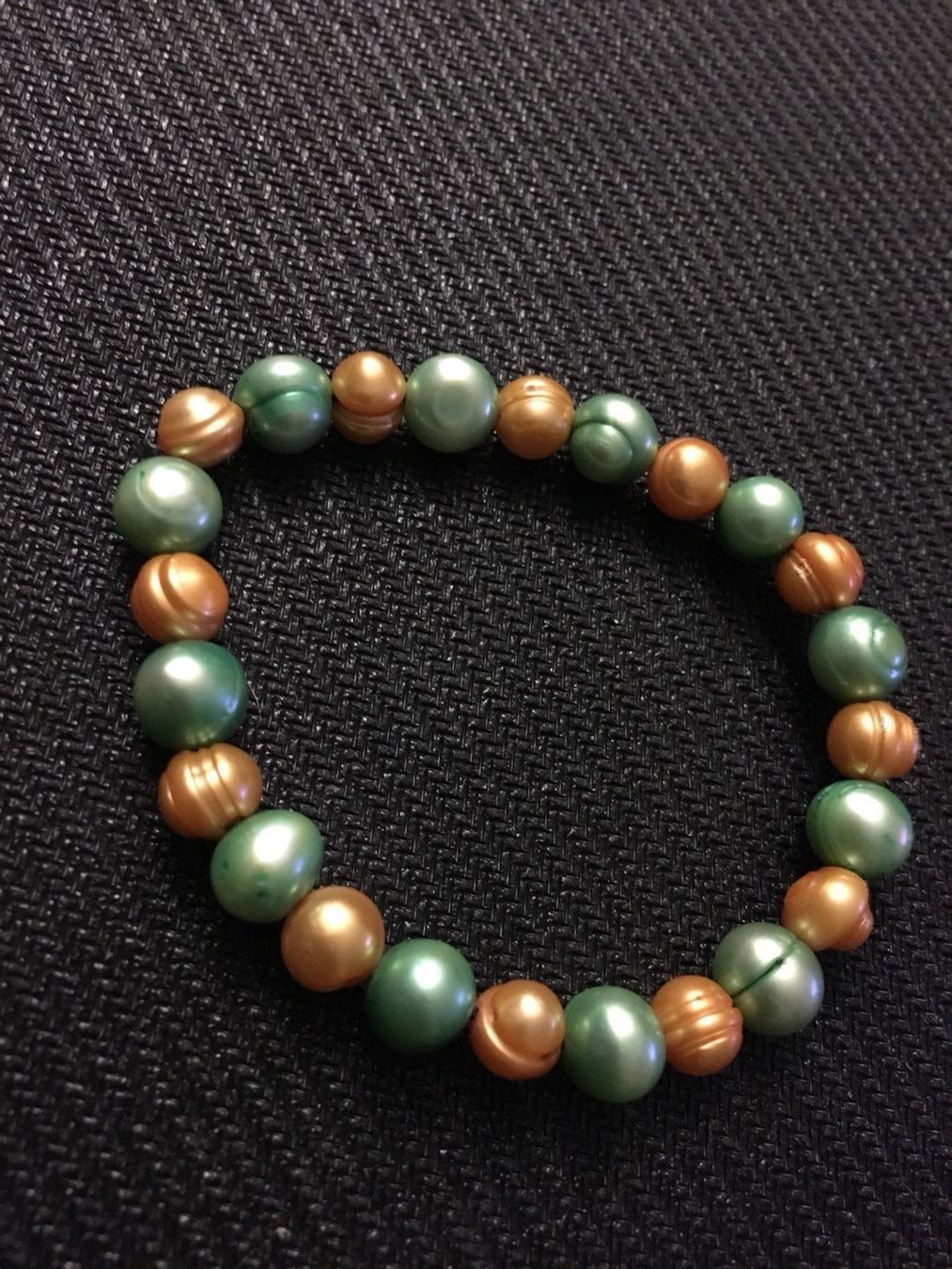 Bracciali & Braccialetti: Armband,echte eingefärbte Zuchtperlen – Nuovo (secondo la descrizione) da Fislisbach venduto da Eye-Arts
