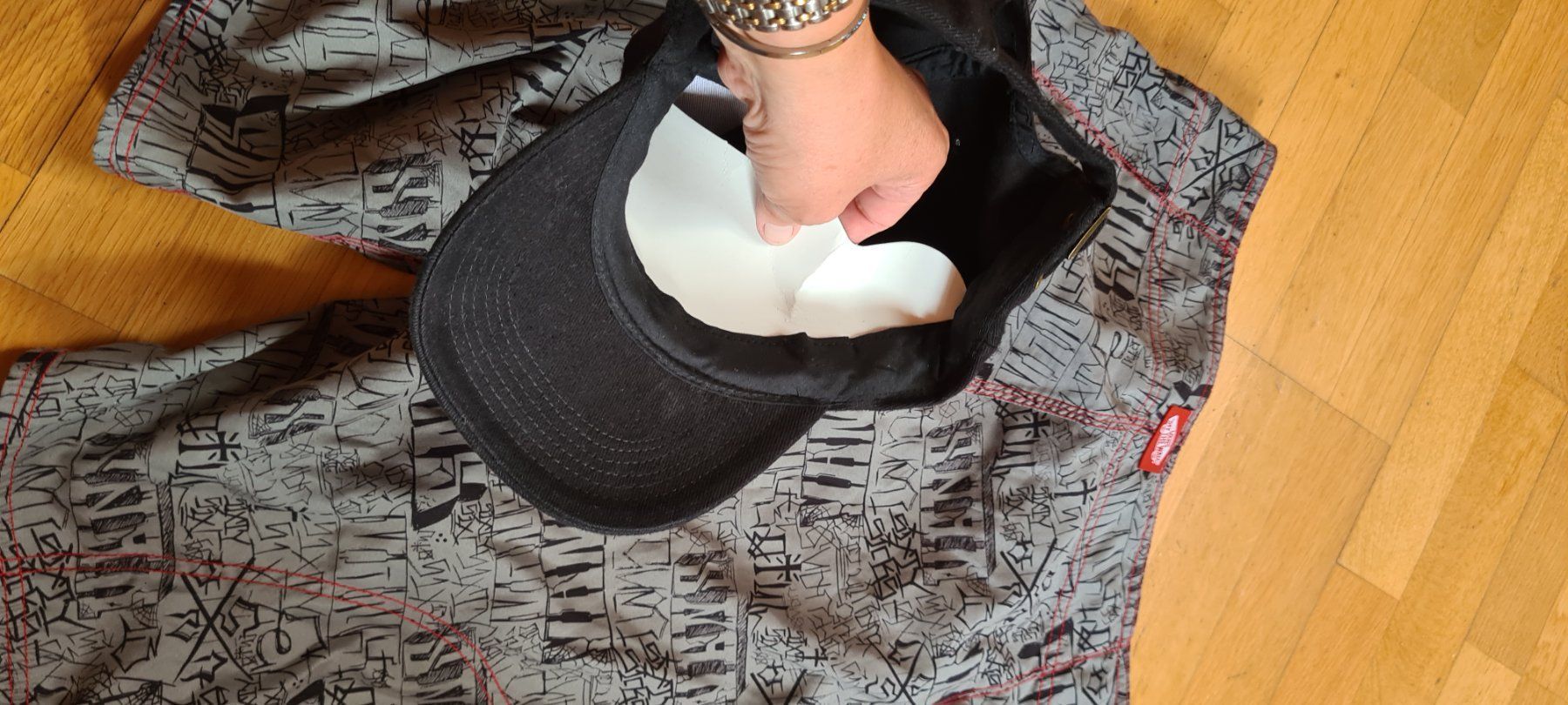 Lotti & Set di vestiti: Super coole Shirts gr.M mit Cap – Usato da Ferden venduto da jemyce 5