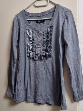 Shirt, mit schönem Rüschenbesatz  Gr. 36