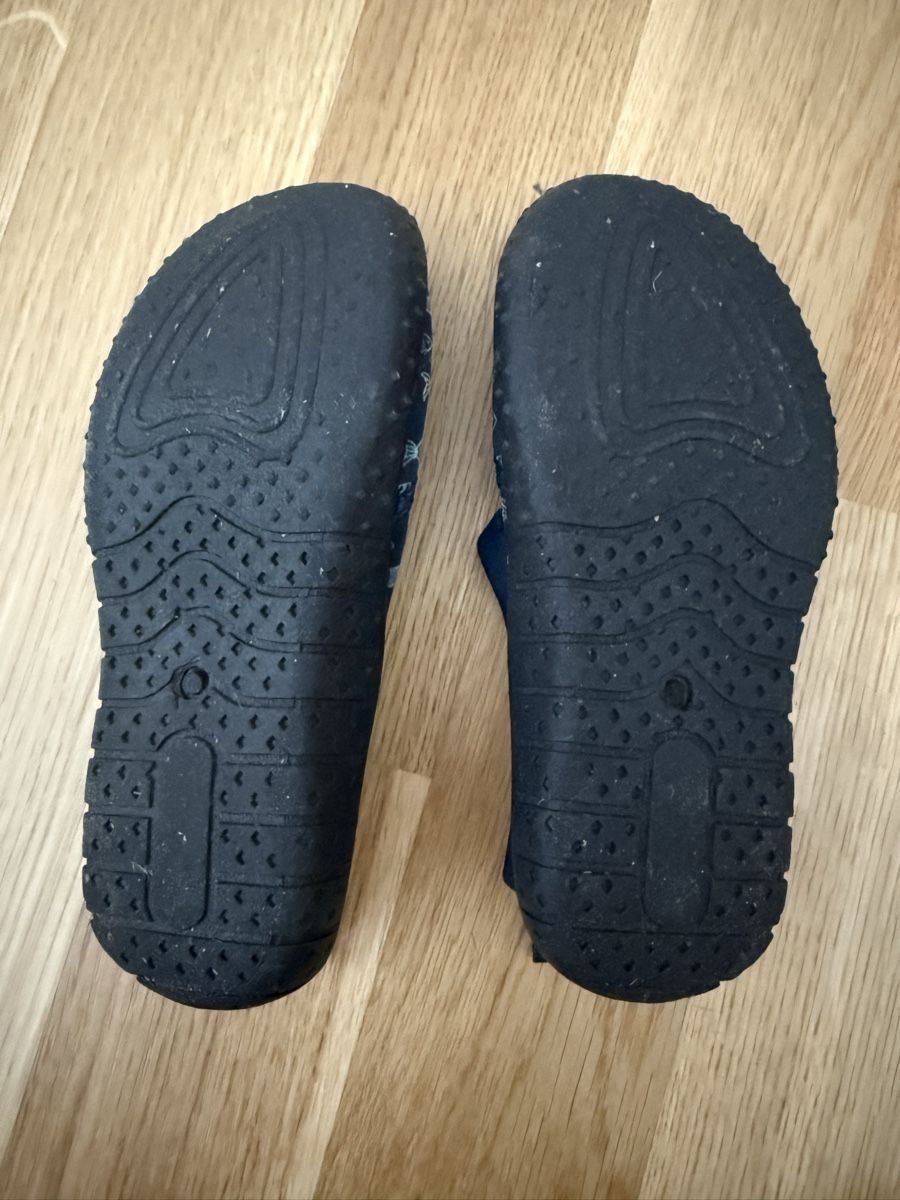 Scarpe per ragazzi: Chaussures de plage/piscine enfant, taille 28 – Usato da Genève venduto da valmath 2