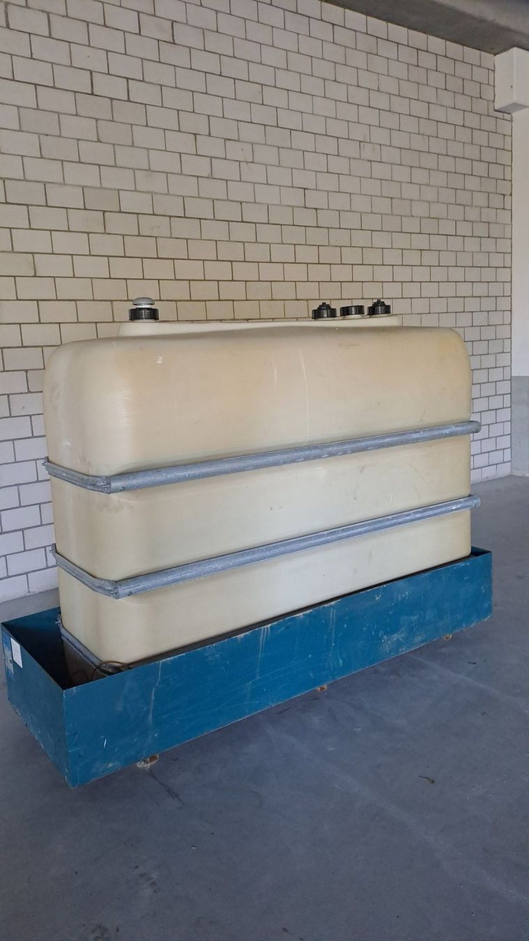 Riscaldamento: Heizöltank 2000 Liter – Usato da Flums venduto da BartholetFlumsAG