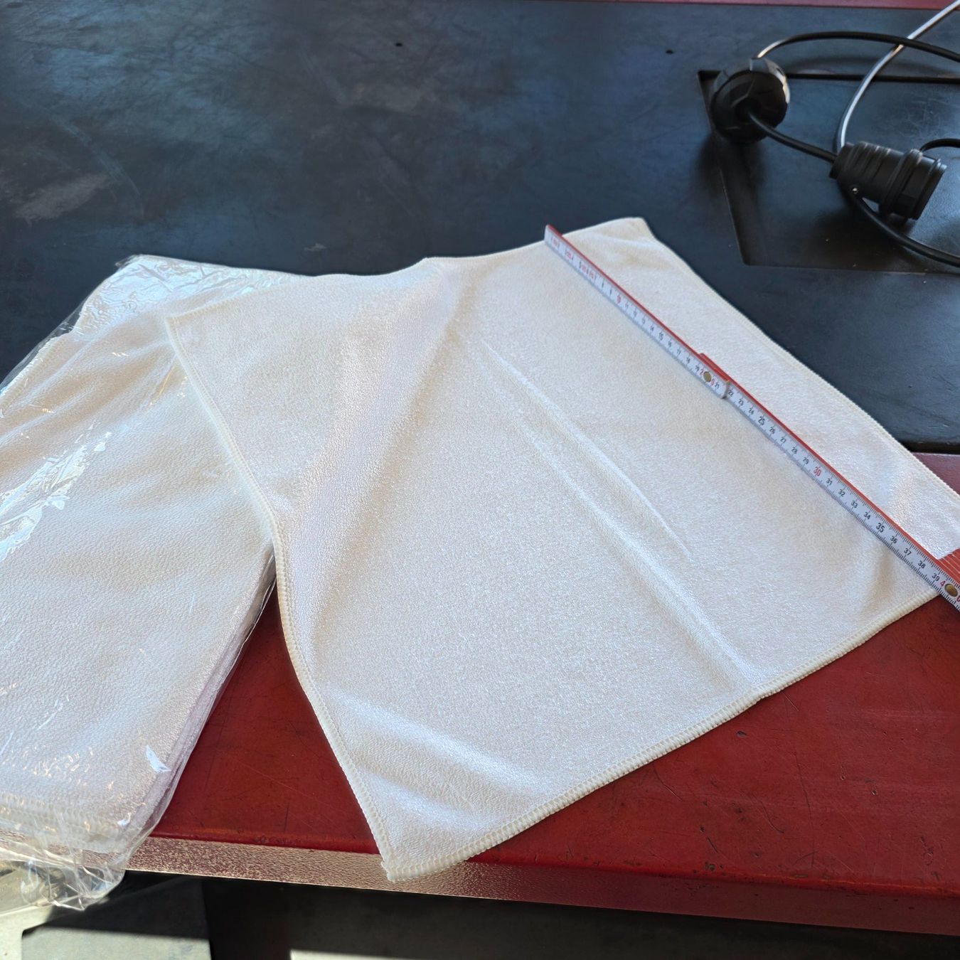 Komplettküchen: Microfasertücher weiss 40x40 Neu 170 Stück – Neu und originalverpackt aus Schindellegi von mutzel06