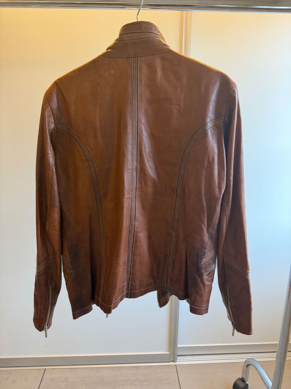 Vestes: Douglas Damenlederjacke – D'occasion à Oberwil BL par LukaSonne 1