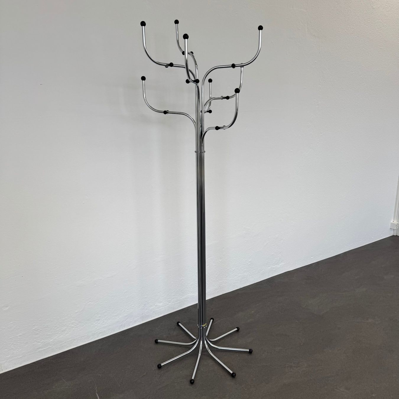 Garderobe: Top Design Cactus Garderobenständer – Gebraucht aus Schönenwerd von mcofficeshop 1