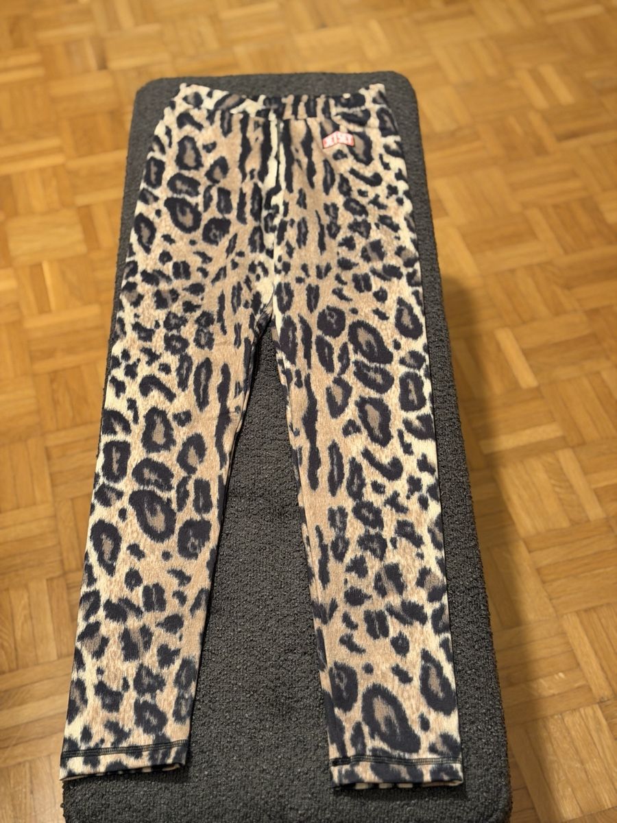 Jet Set Leggings: Jet Set Leopard Print Leggings - Size 0 – Nuovo (secondo la descrizione) da Winterthur venduto da adriana_1000 1