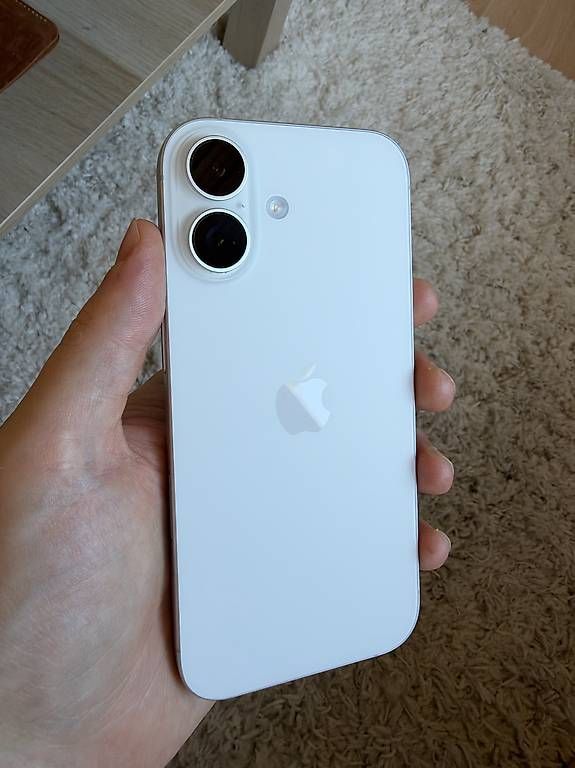 Telefoni cellulari / Smartphones: iPhone 17 white blanc 256 GB – Nuovo e nell'imballaggio originale da Genève venduto da tri_m6yc