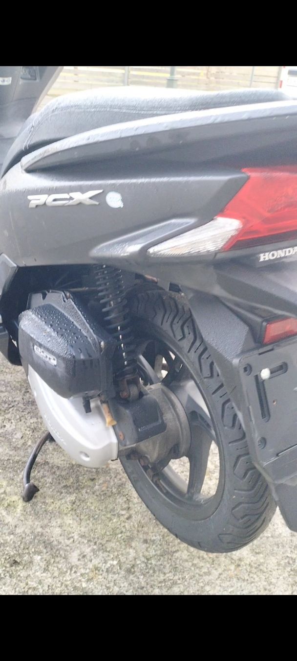 Honda Scooter: Honda pcx 125cm3 2015 – Usato da Delémont venduto da ben_cq5d 7