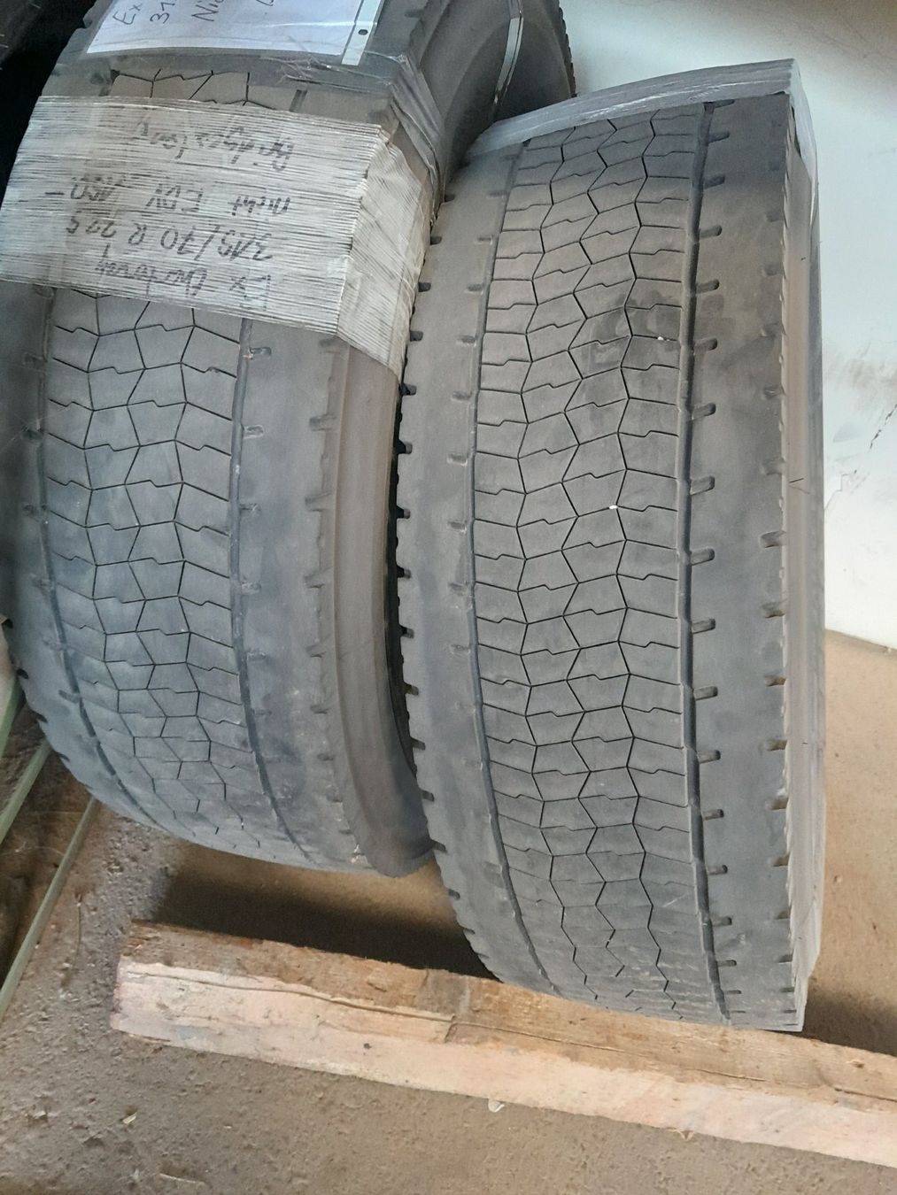 Bridgestone Pneumatici & Ruote complete: 2x Bridgestone 315/70 R 22.5 – Usato da Nesslau venduto da Altherr12
