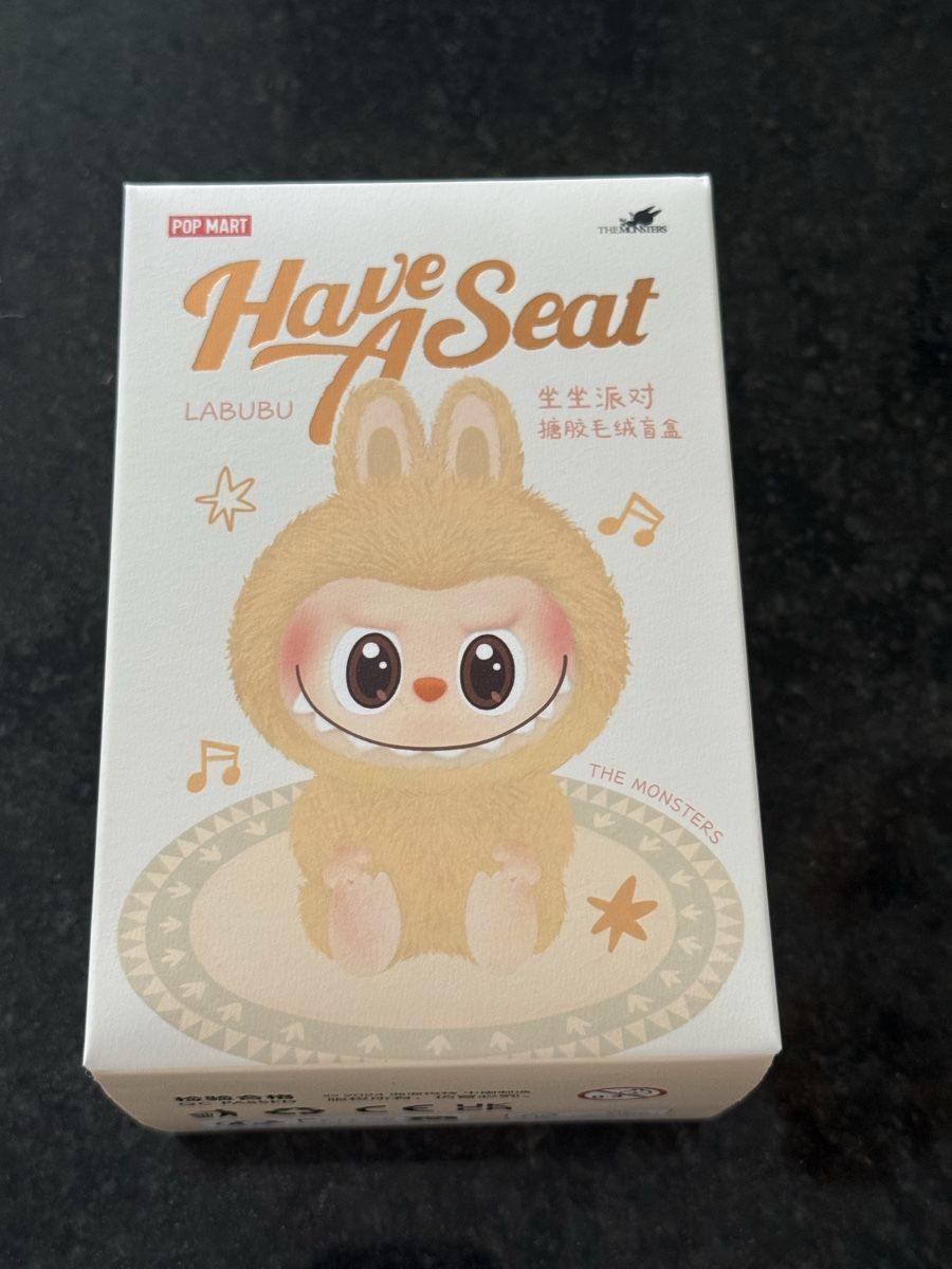 Schlüsselanhänger & - bänder: Labubu Have A Seat Original – Neu und originalverpackt aus Wald ZH von asi_l9xw