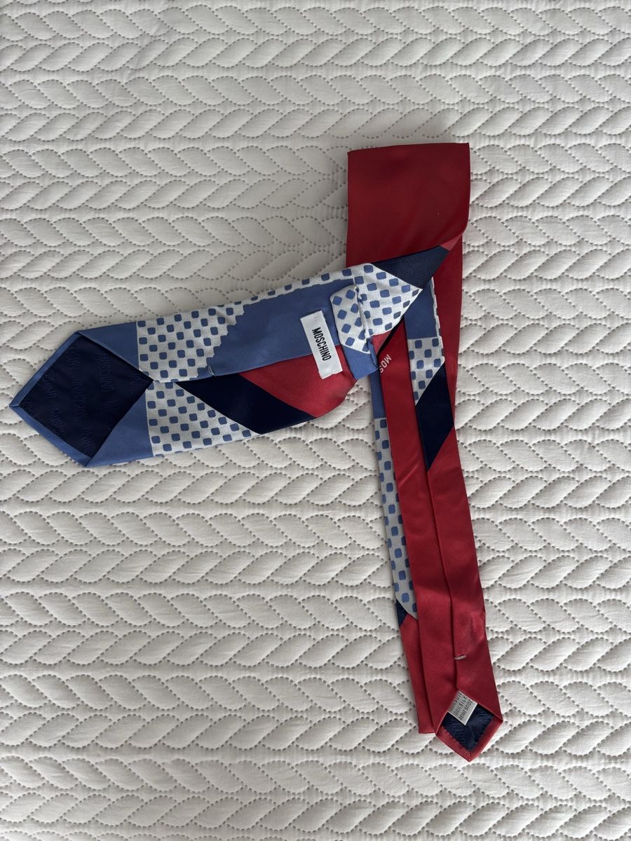 Moschino Cravatte: Moschino Tie Silk 100% NP: 150.- – Nuovo (secondo la descrizione) da Horgen venduto da lme_8kj7 2