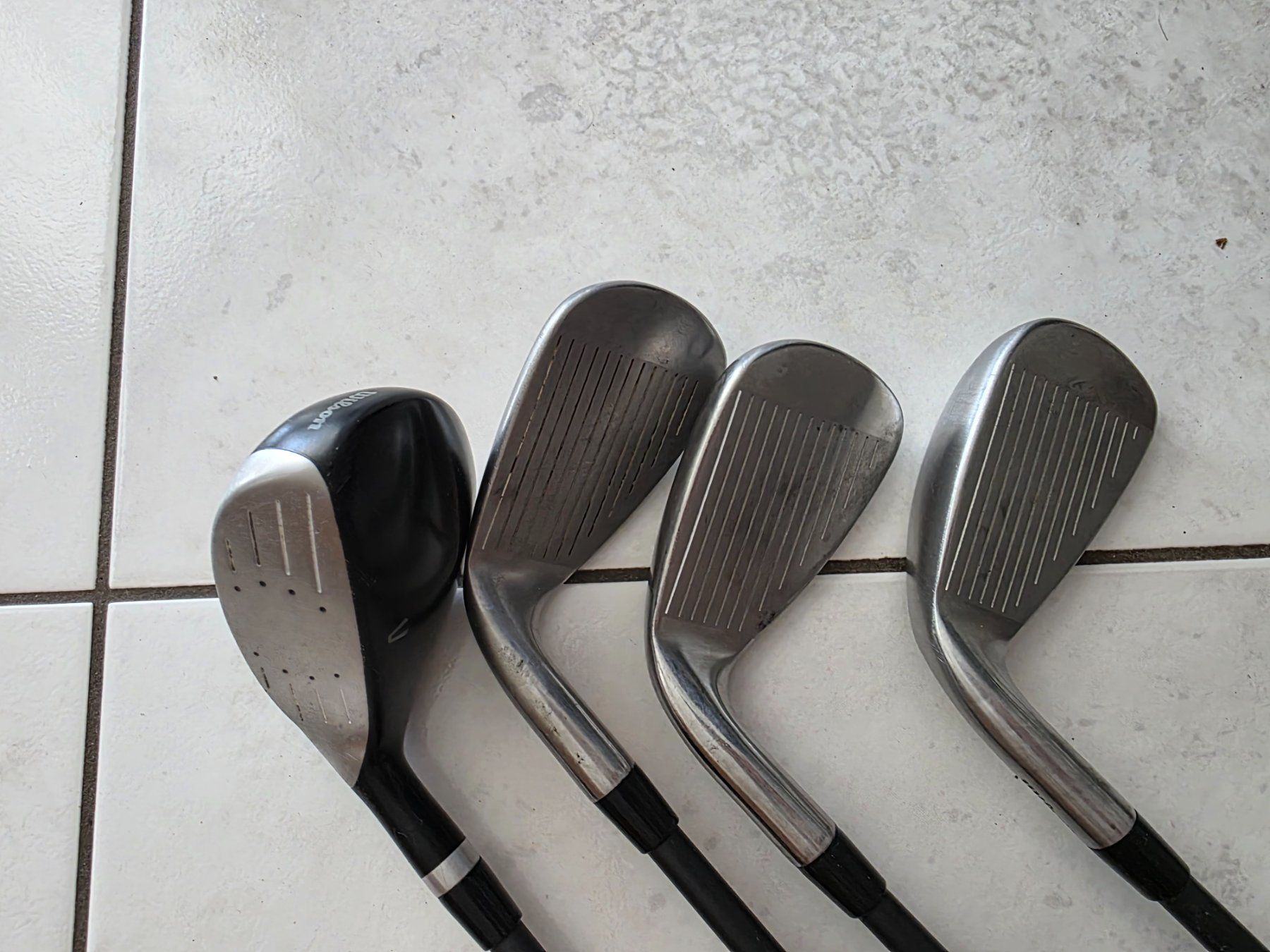 Wilson Mazze & Set: Wilson Profile / Migros Golf Einsteiger-Set (Standbag + 4 Sc – Usato da Villmergen venduto da ram_8vkv 3