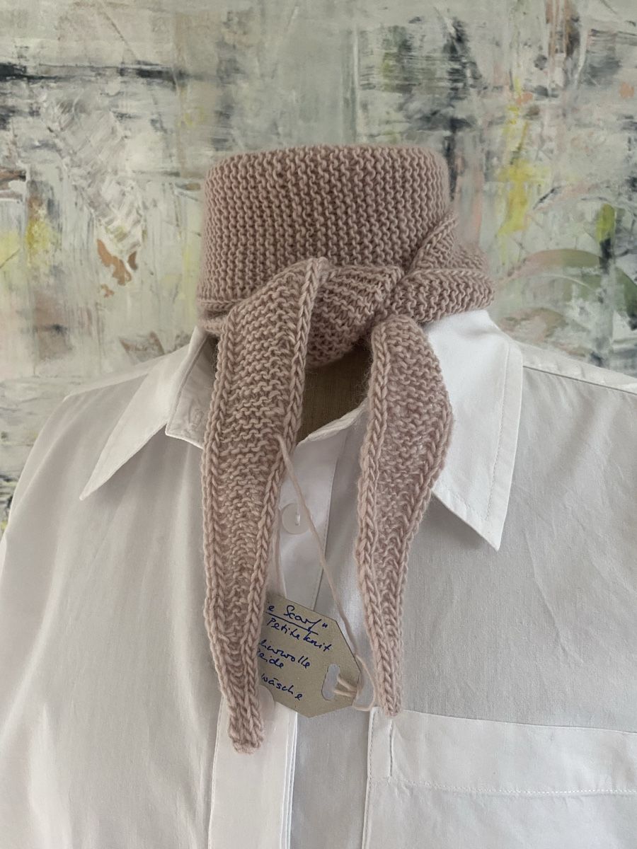 Foulards, Tücher & Schals: Sommeraktion - Sophie Scarf - handgestrickt- altrosa hell – Neu und originalverpackt aus Dübendorf von Montclair