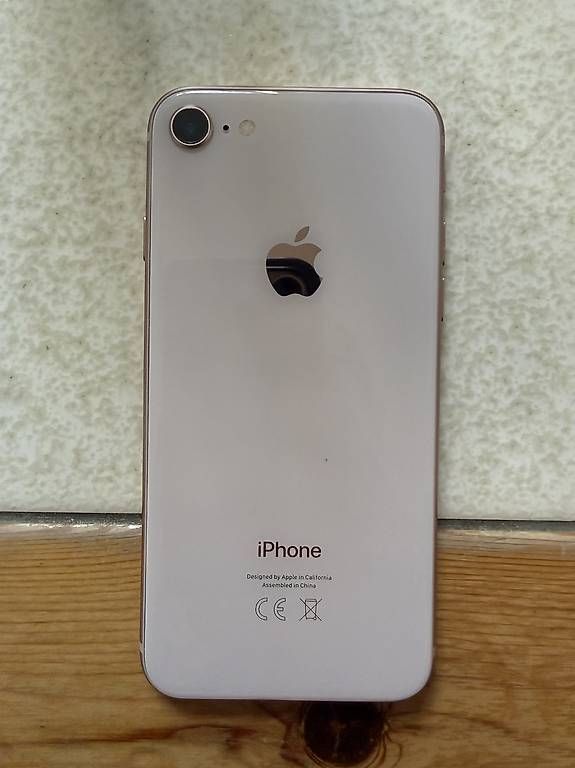 Apple Portables: iPhone 8, 64GB, guter Zustand – D'occasion à Bern par reto033 1