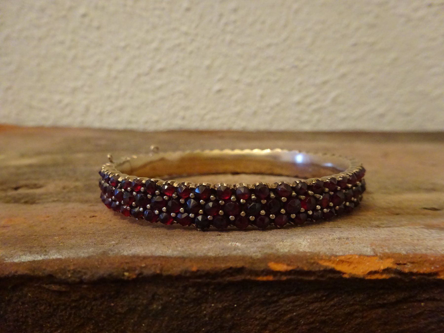 Bracciali & Braccialetti: Antiker Armreif Granat / Mineralien – Usato da Esslingen venduto da FetteSchnecke 2