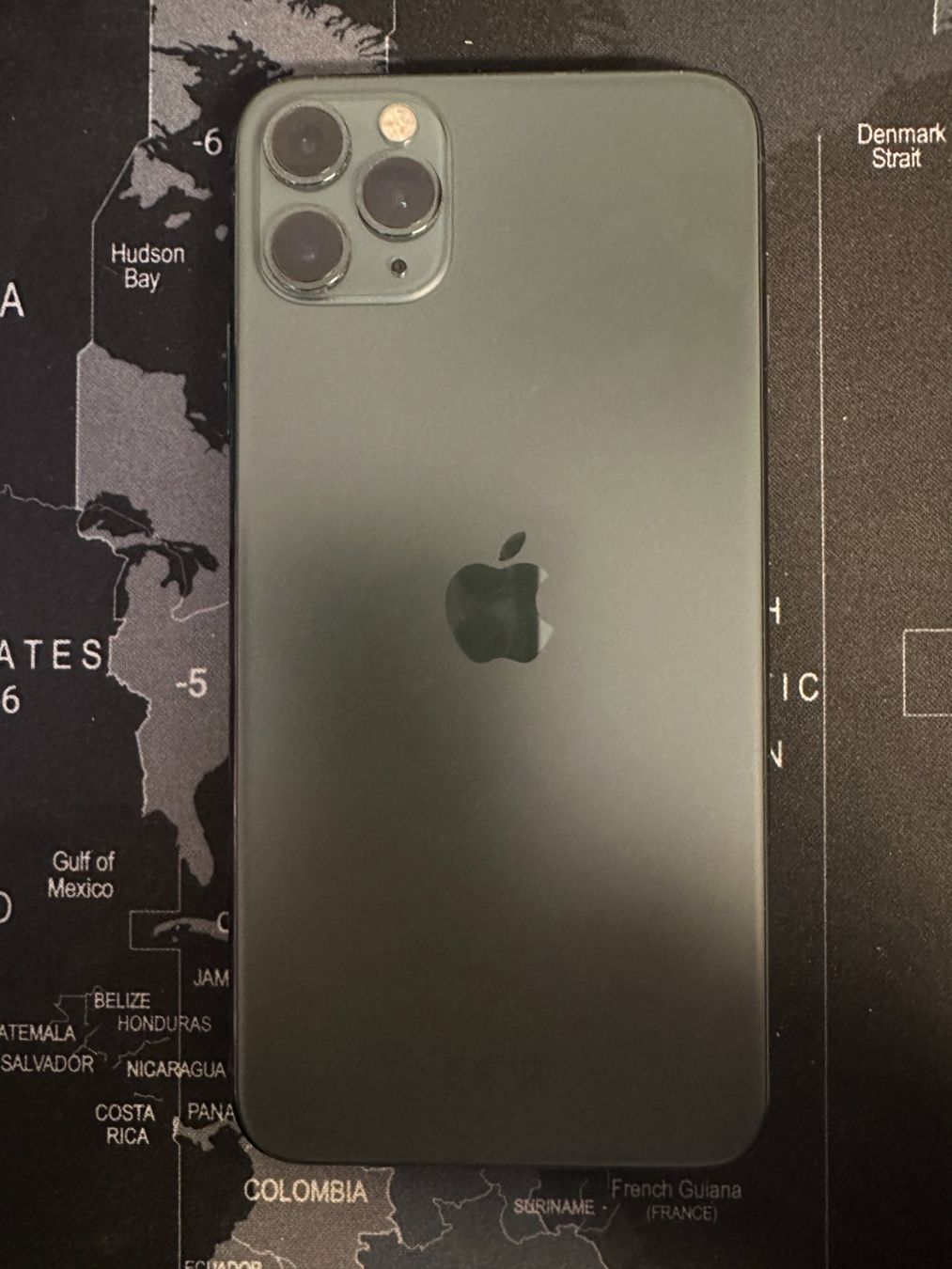 Apple Portables: IPhone Pro Max Bildschirmglas hat Risse – D'occasion à Bern par BinhV77 1