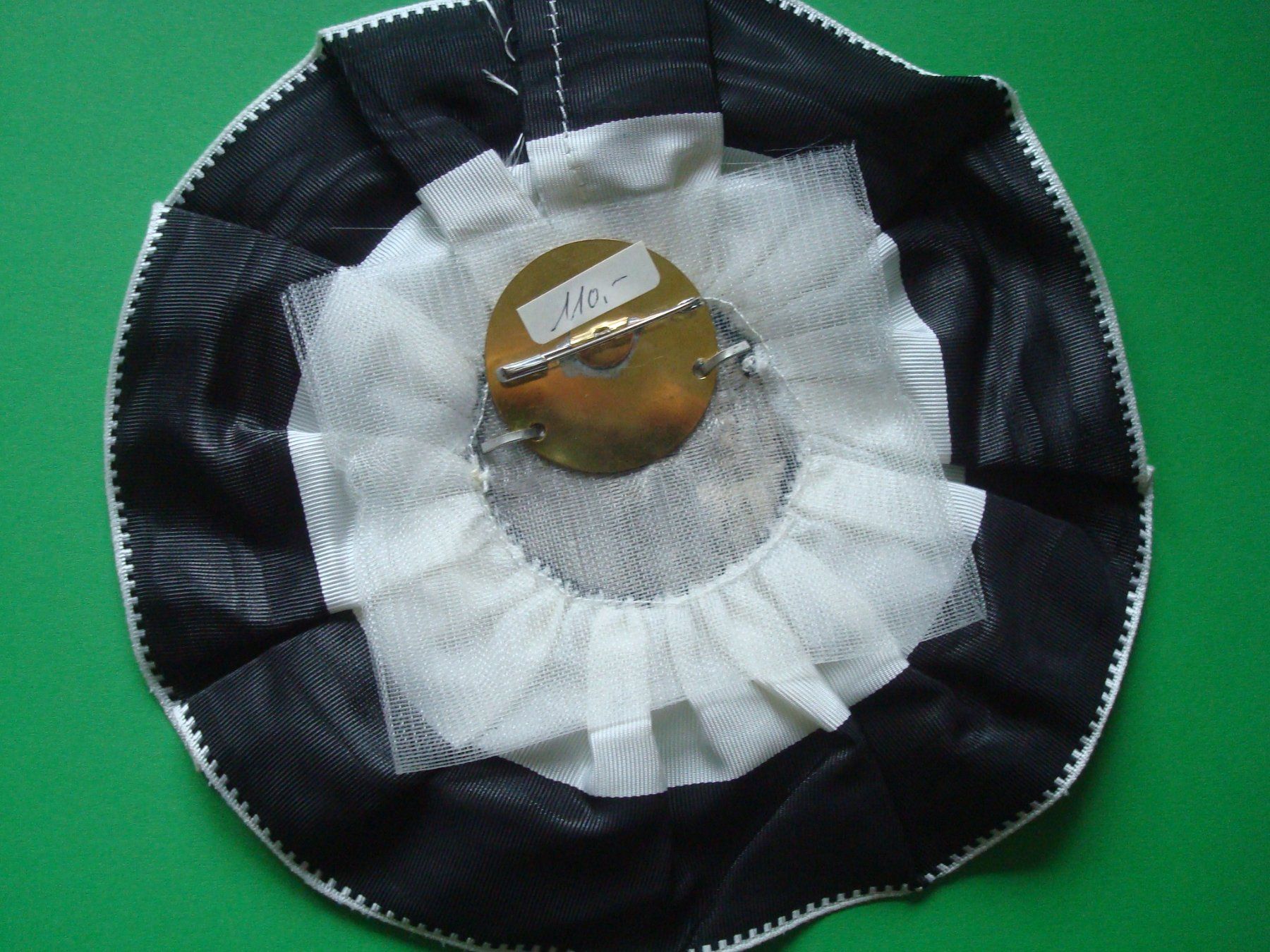 Basler Placchette & Badge: Plakette Basel Zug Silber gross 1964 mit Rosette – Usato da Riehen venduto da Baerewaegli 1