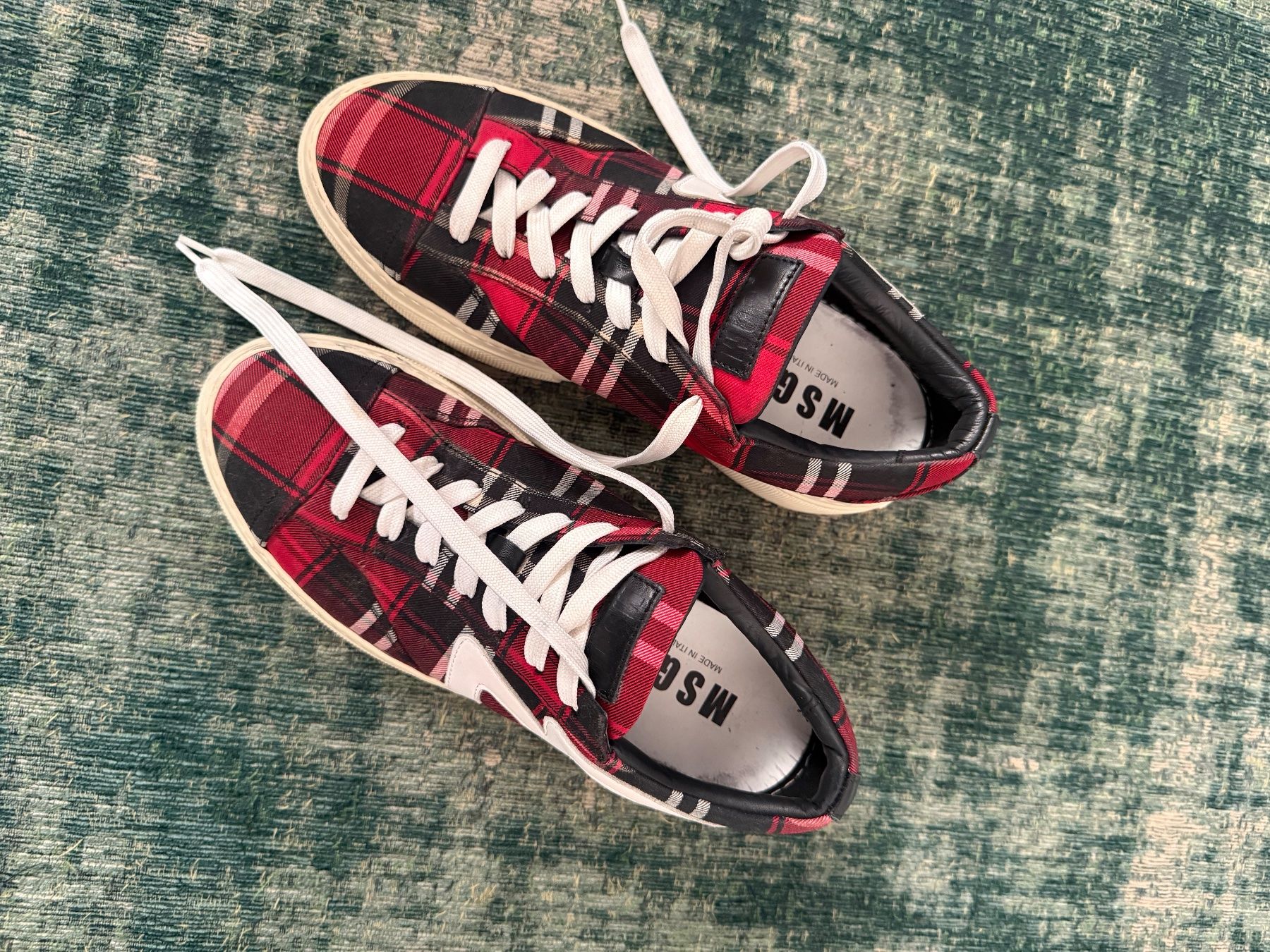 MSGM Damenschuhe: MSGM Sneaker kariert rot schwarz – Gebraucht aus Schlieren von tla_mbd8