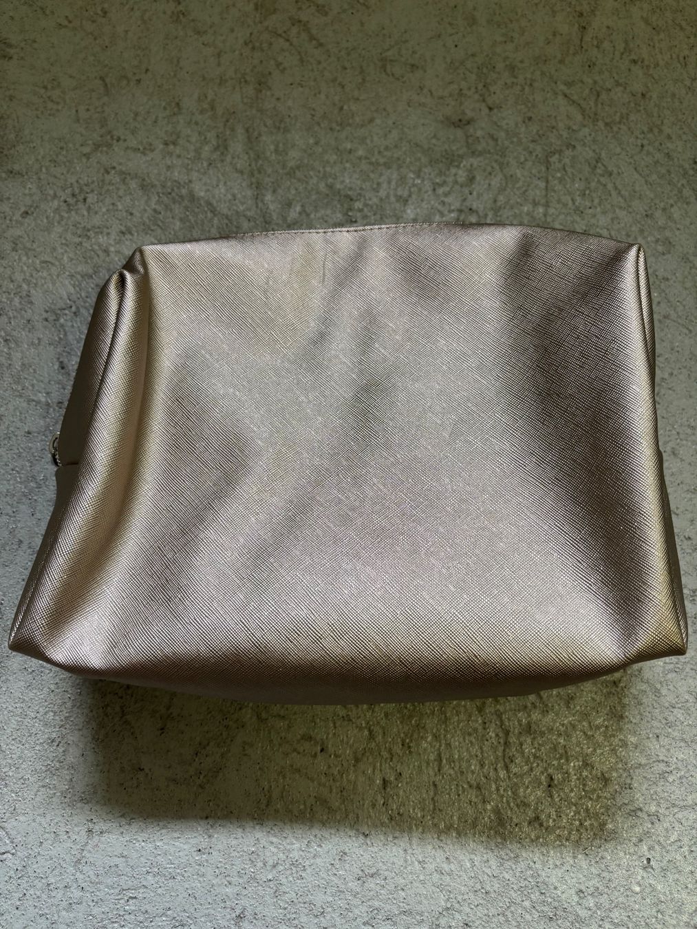 Kosmetikkoffer: Kosmetiktasche / Kulturbeutel, goldfarben – Gebraucht aus Sonterswil von VD-Service 2