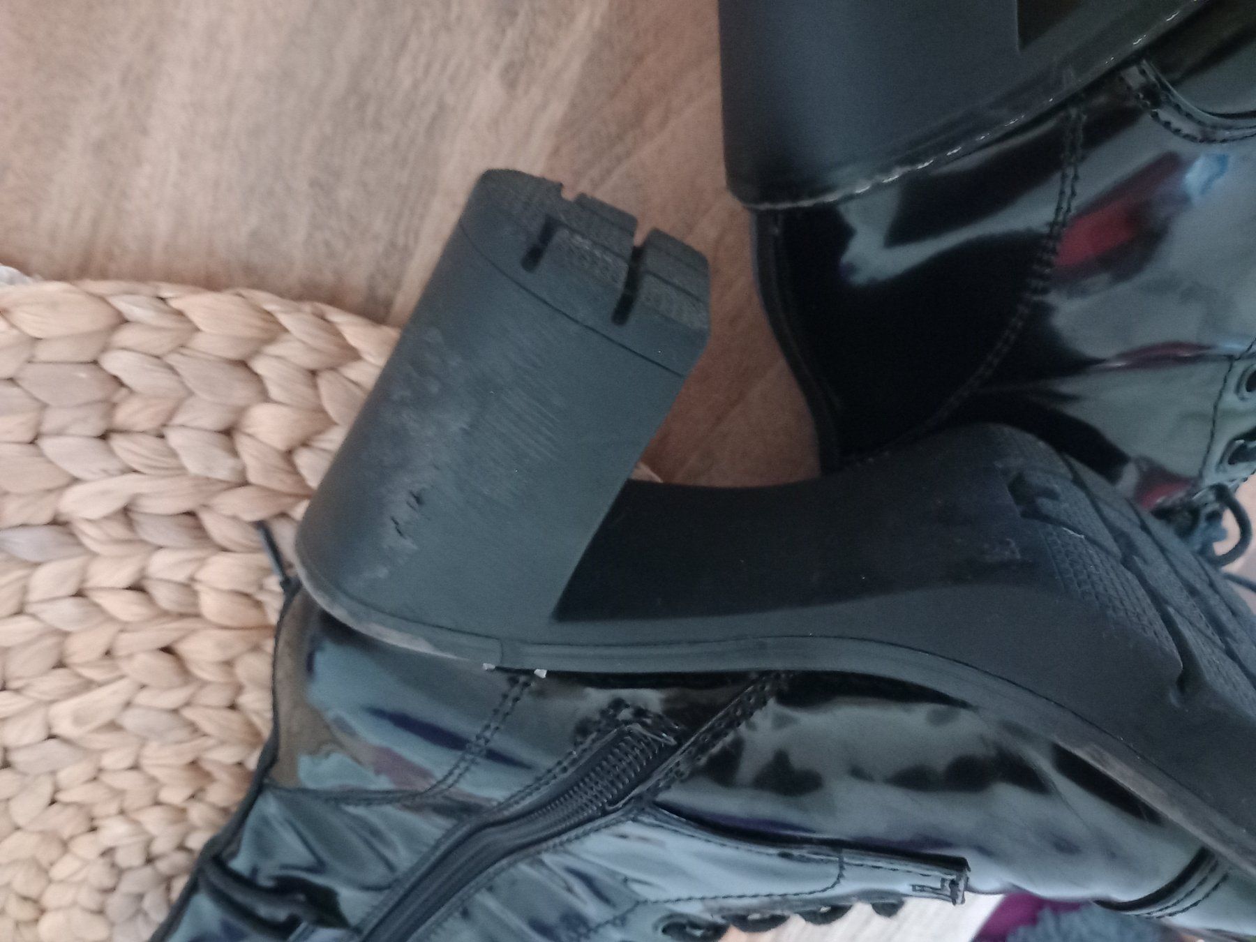 Damenschuhe: Stiefeletten, Boots, Lackleder, schwarz, Gr. 37 – Gebraucht aus Wanzwil von lonelybeachhouse 3