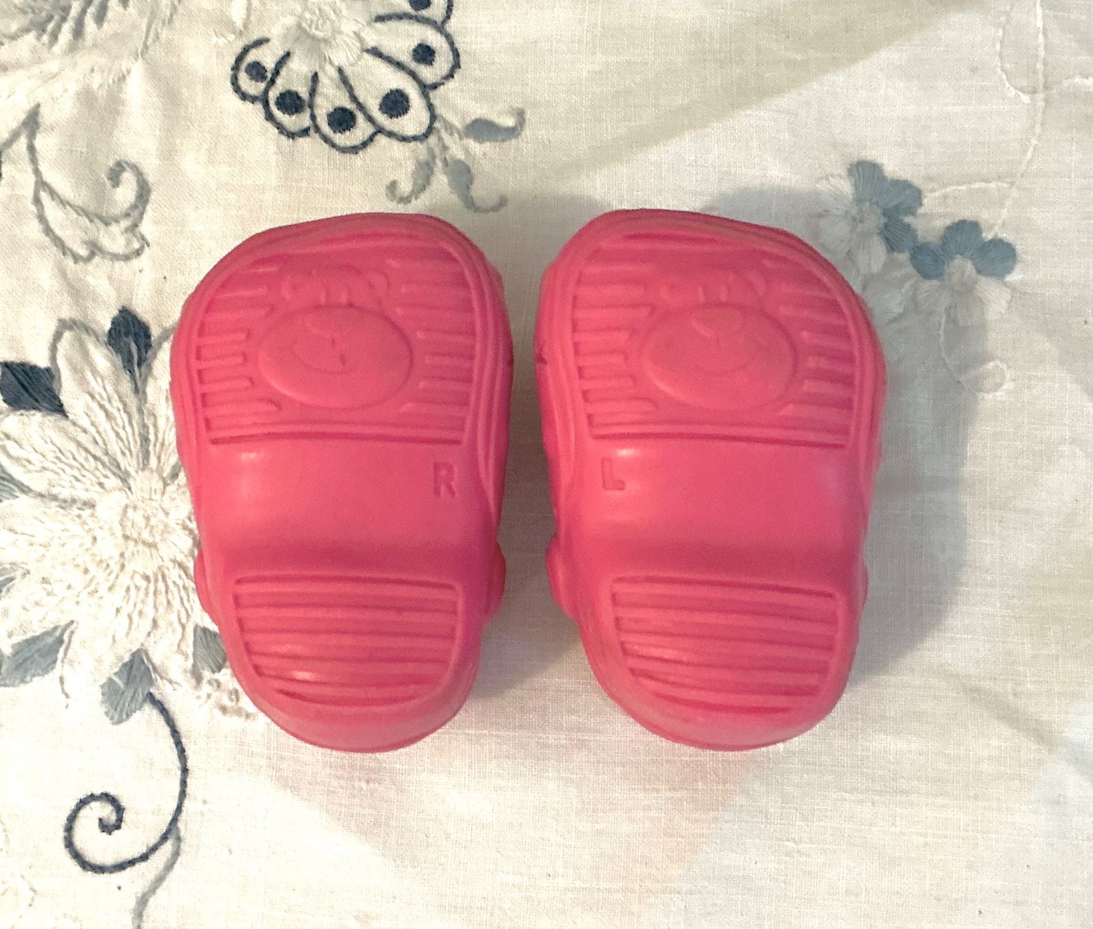 Poupées: ÄLTERE PUPPEN CROCS – D'occasion à Zell LU par Silvermemory 1