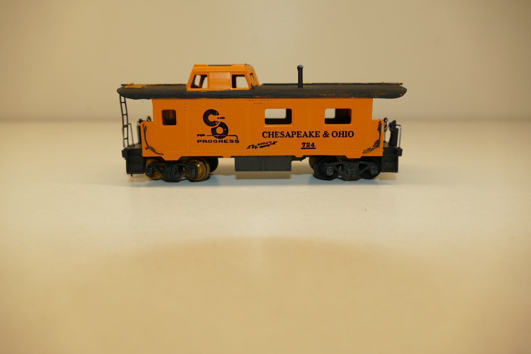 Modelleisenbahnen: Spur H0: US Caboose #724 Chesapeake & Ohio – Gebraucht aus Niederhasli von rail-duerst 1
