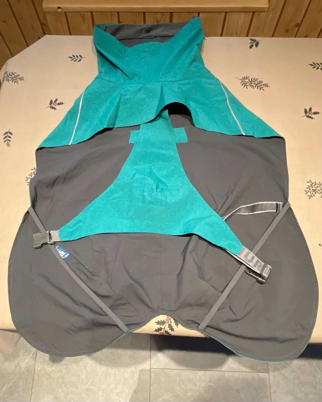 Hurtta Abbigliamento: Hurtta Hunde  Regenmantel – Nuovo (secondo la descrizione) da Grindelwald venduto da SumsiBiene 1