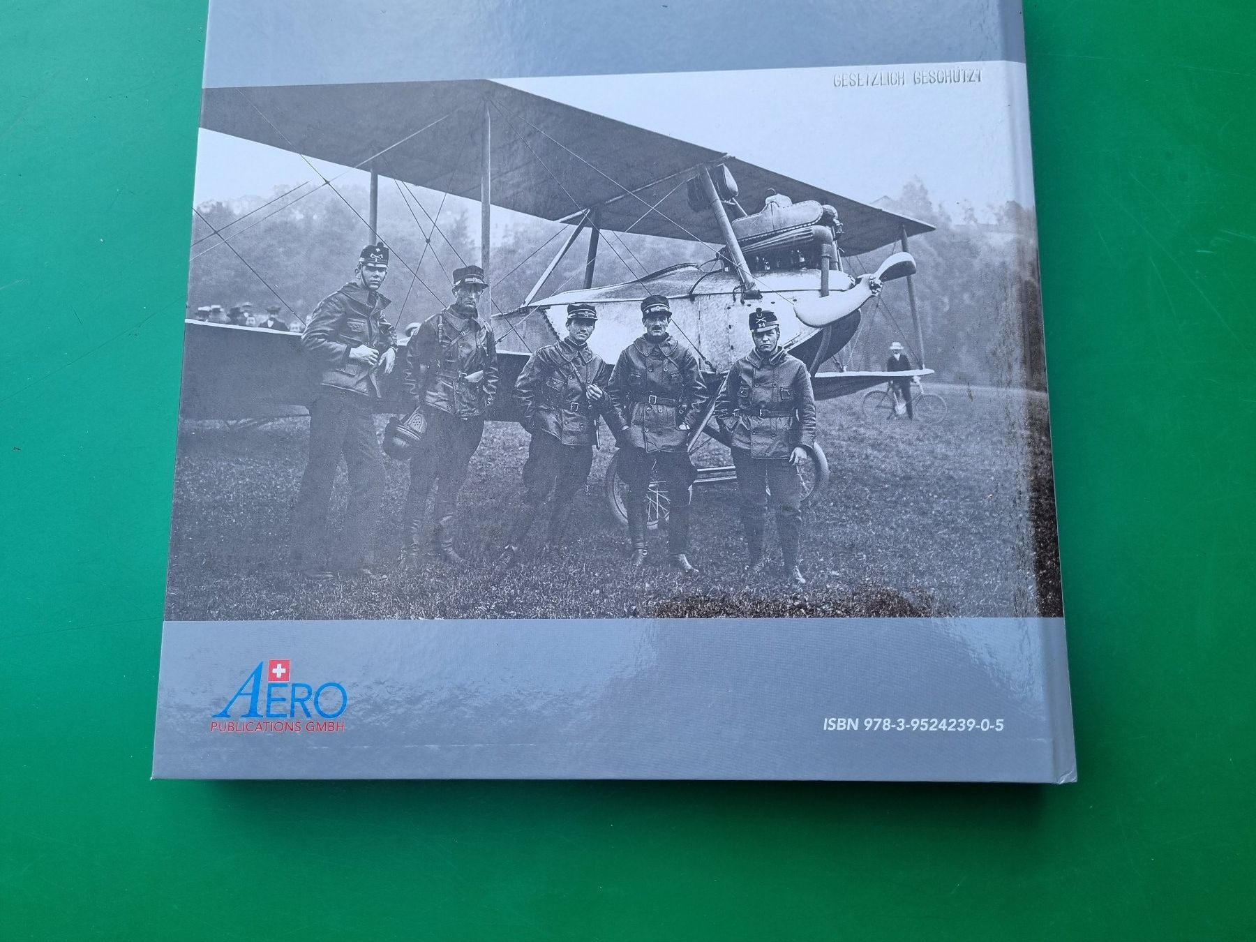 Libri: Buch Uno Zero Zero Ein Jahrhundert Schweizer Luftwaffe – Nuovo (secondo la descrizione) da Trachslau venduto da bastet06 1