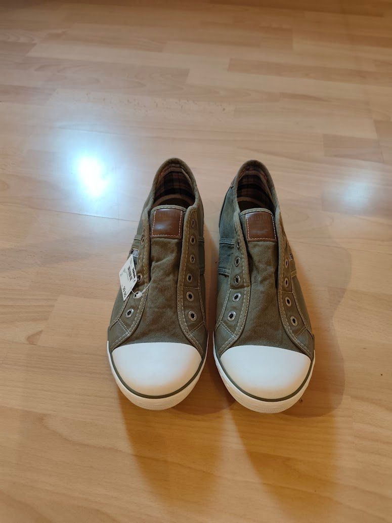 Mustang Damenschuhe: Mustang Slipper oliv Grösse 43 neu – Neu (gemäss Beschreibung) aus Kirchberg BE von NF98