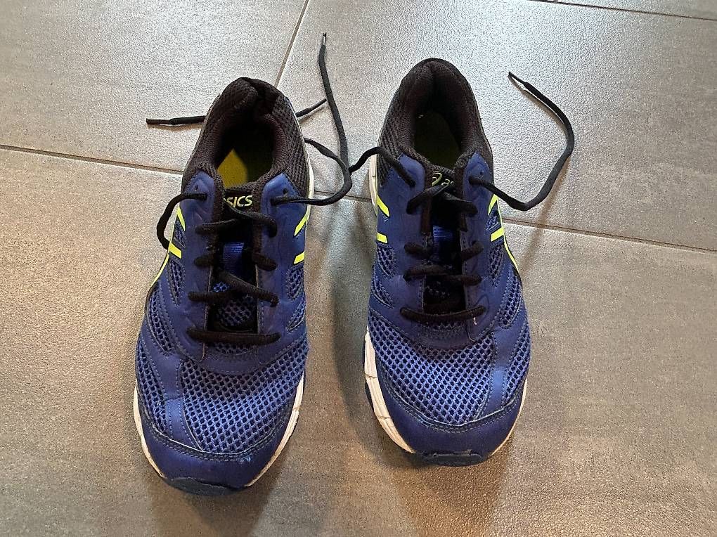 Chaussures garçon: Asics Laufschuhe Gr. 38 – D'occasion à Thalheim an der Thur par Iselisberger
