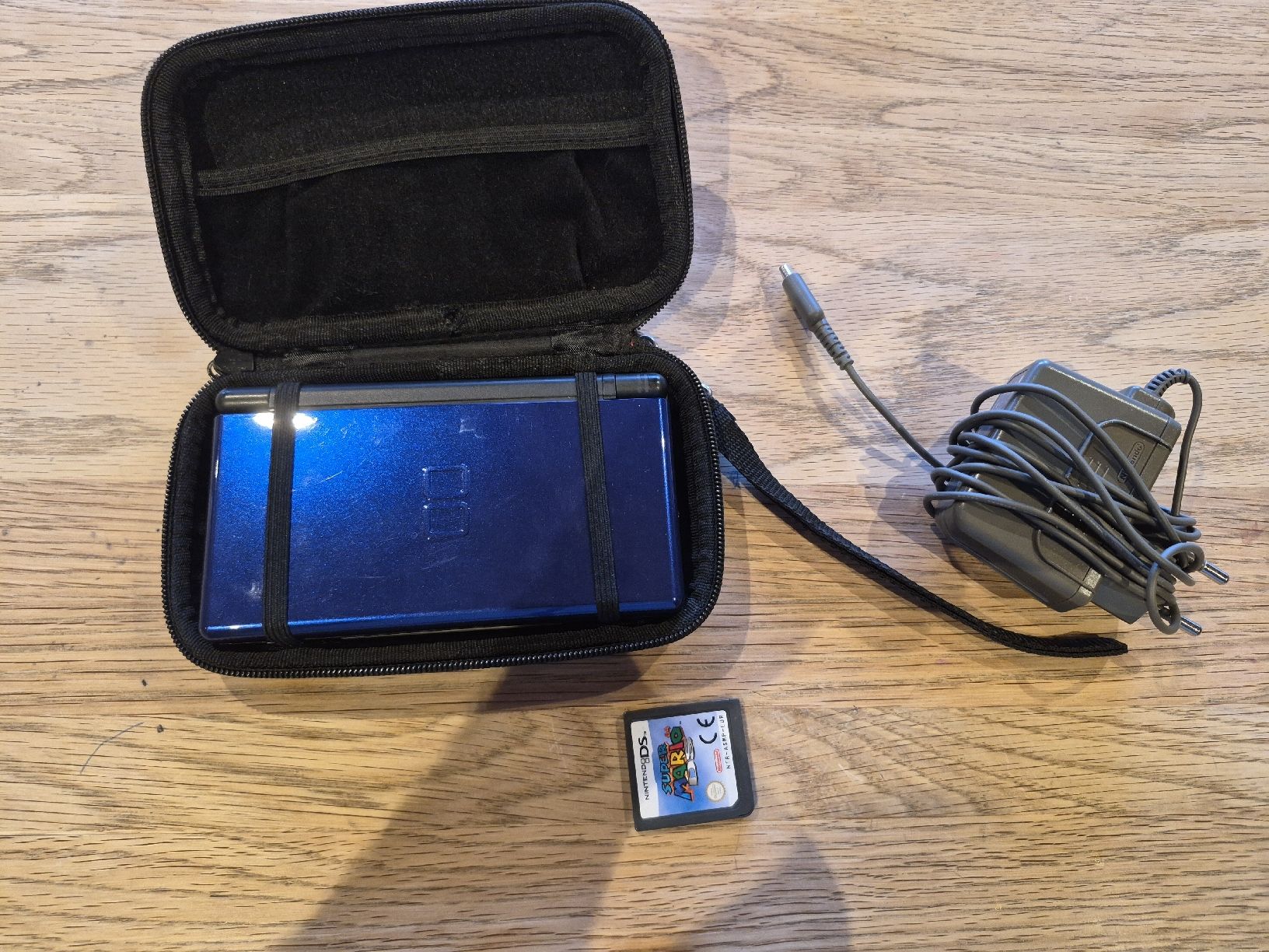 Nintendo Console: Nintendo DS Lite + Mario + Ladekabel – Usato da Oberegg venduto da kev_58s7