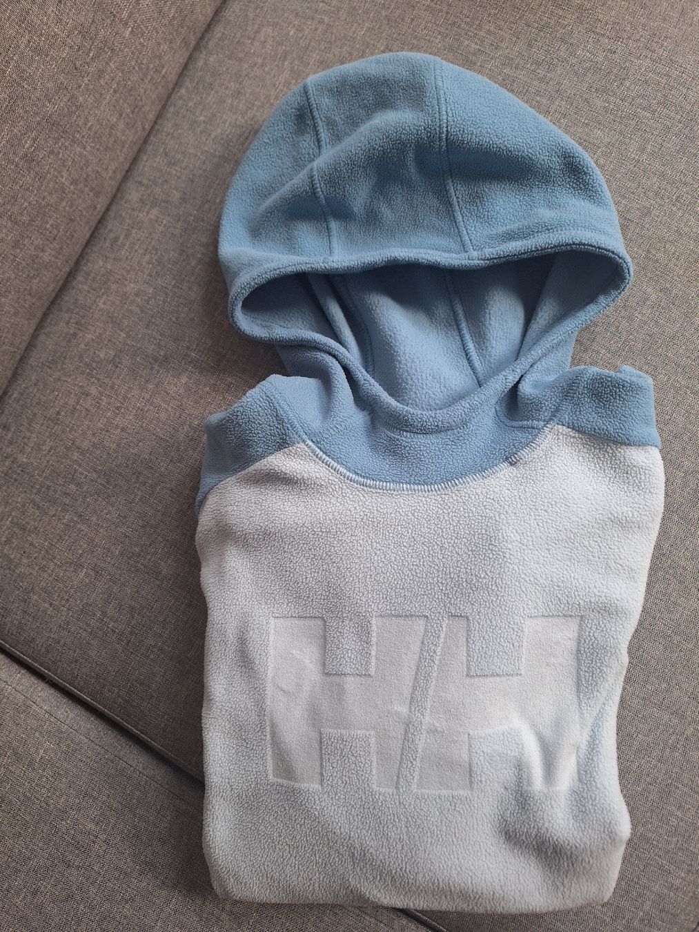 Pulls et sweat-shirts: Hoodie Pullover Helly Hansen – D'occasion à Bern par zizzerzazzer 1