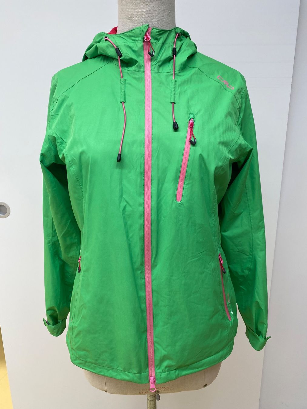CMP Giacche: CMP grüne Damen Regenjacke Gr. 40 – Usato da Kilchberg ZH venduto da lin_9p9m