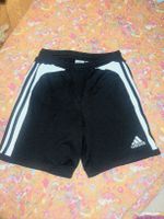 Sportliche Adidas Shorts für den Sommer, Grösse M