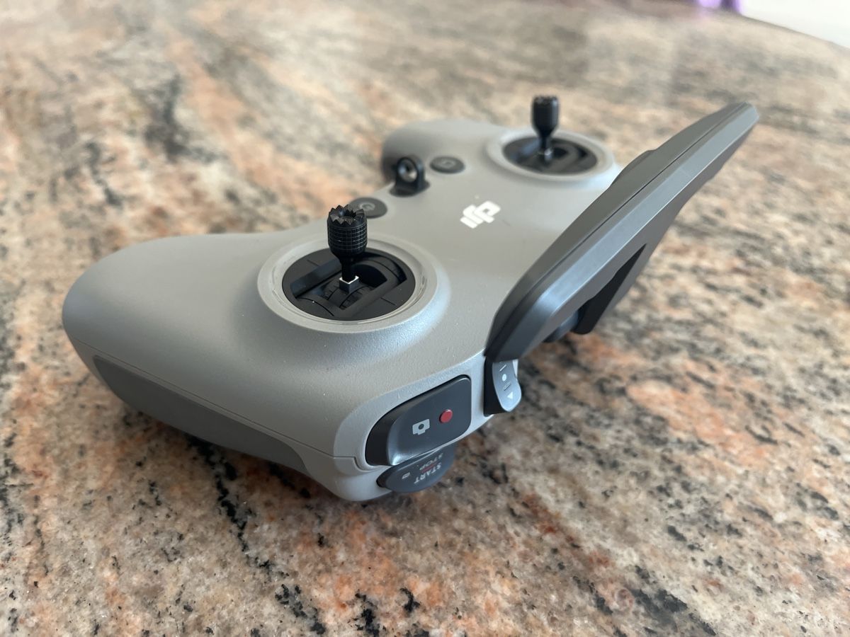 DJI Telecomandi: DJI FPV Remote Controller 2 grey like new condition – Nuovo (secondo la descrizione) da Cottens FR venduto da ginop 1