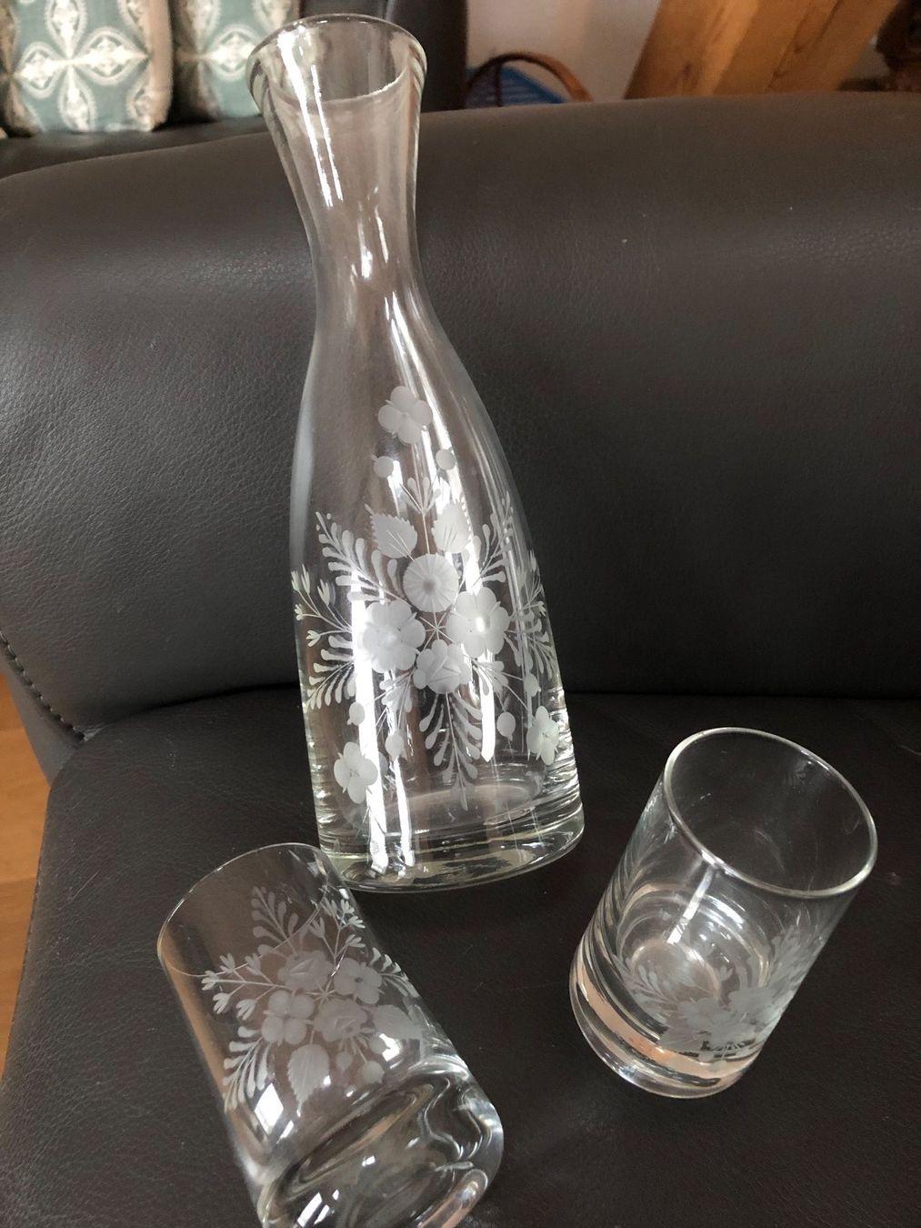 Caraffe: Glaskaraffe mit 2 Gläsern, Blumenmuster in Handarbeit – Usato da Rickenbach ZH venduto da Topas014 3