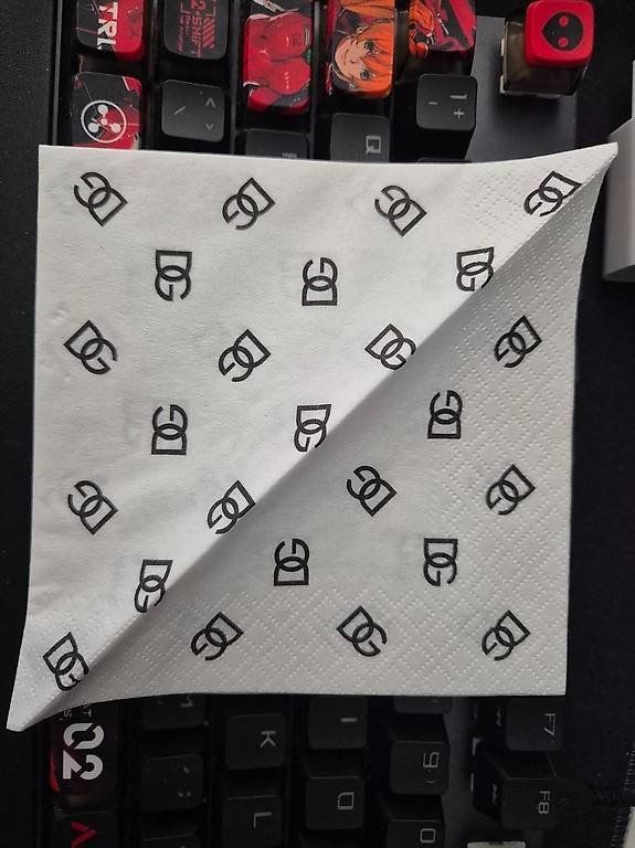 Tovaglioli: Neue Dolce Gabbana DG Originale Serviette – Nuovo e nell'imballaggio originale da Volketswil venduto da CinziaVolki