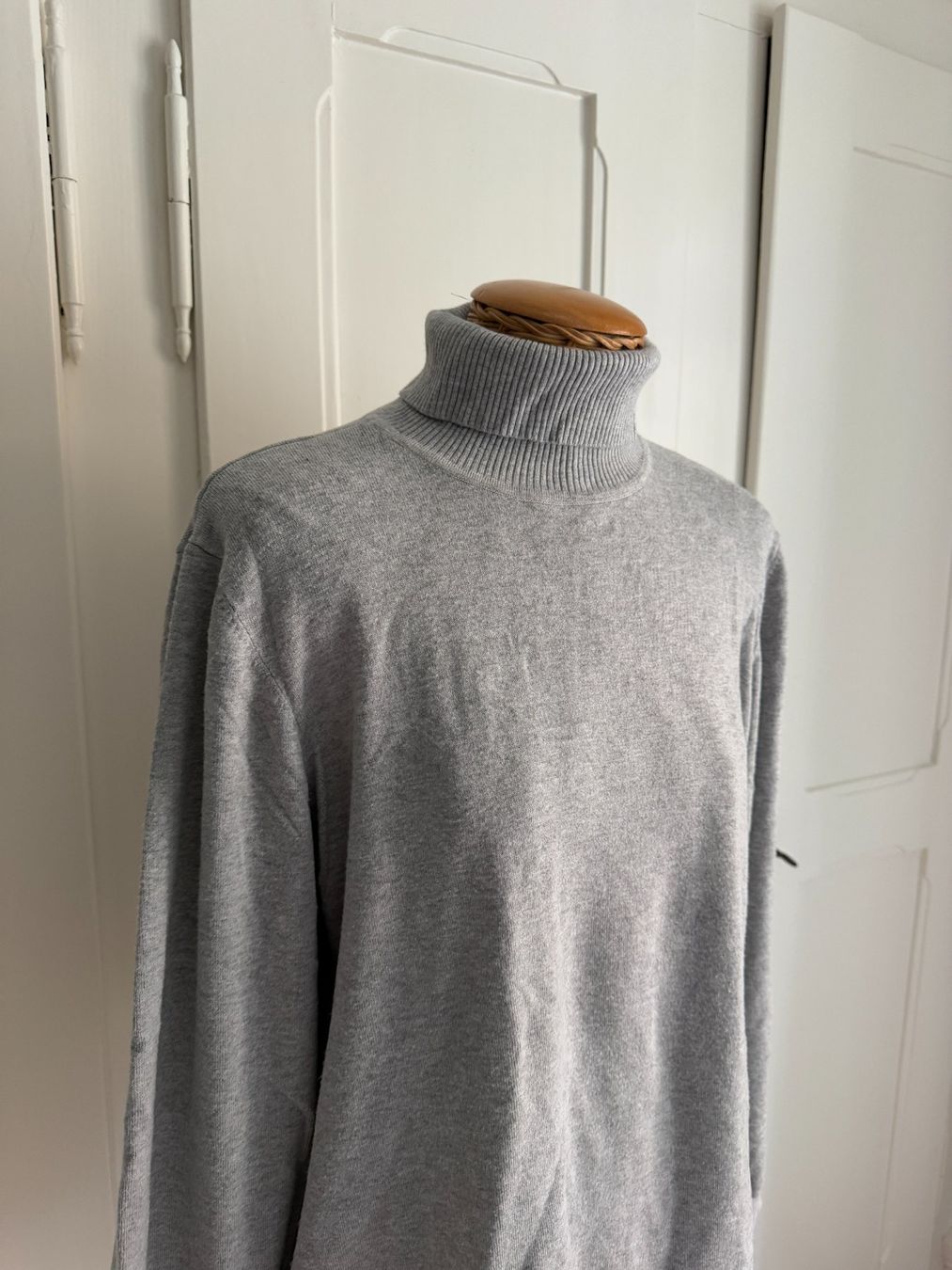 Pullover & Sweatshirts: Feinstrick Rollkragenpullover hellgrau L – Gebraucht aus Zürich von Diazaio 1
