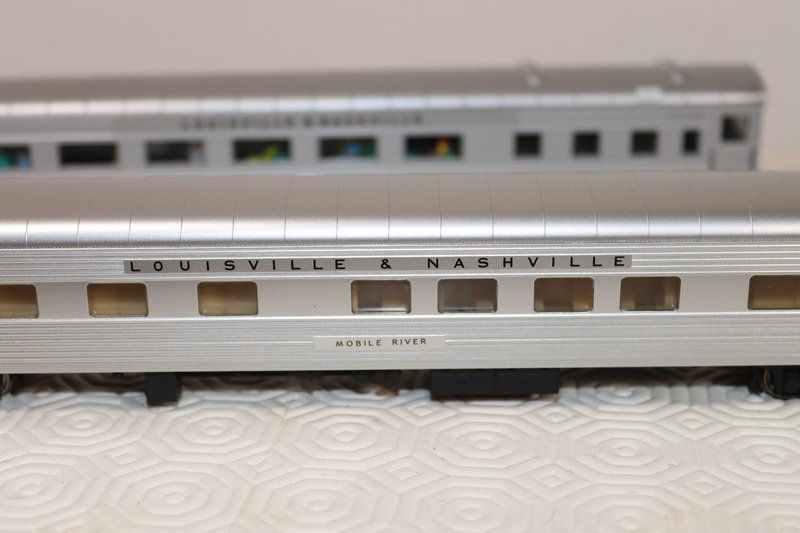 Modellini di ferrovie: 2 US Wagen ( 663 ) – Usato da Kerzers venduto da Winu64 1