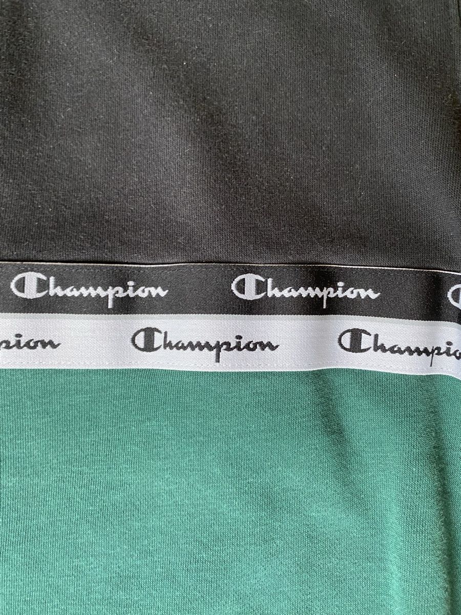 Champion Pulls & Sweat-shirts: Pullover Champion M – D'occasion à Schaffhausen par Svenja_94 1