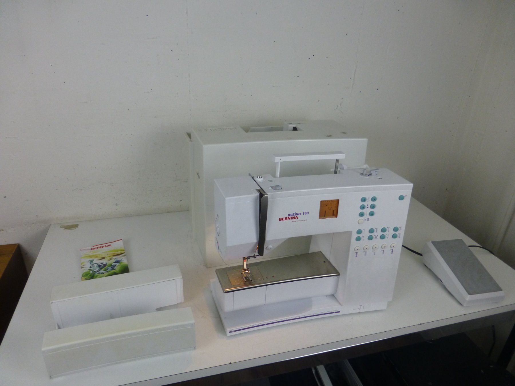 Bernina Macchine da cucire: BERNINA Activa 130 mit Original Koffer – Usato da Fahrweid venduto da ekv 2