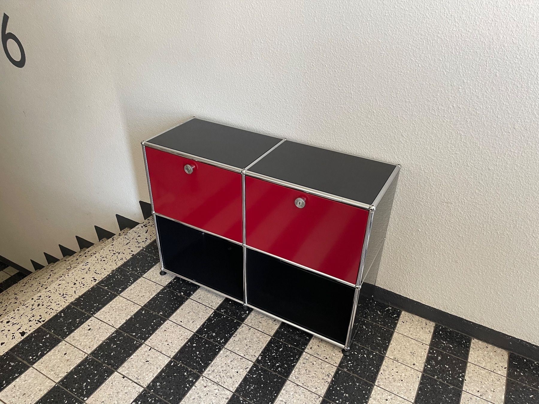 USM Kommoden: USM Sideboard black/Rot Lieferung Gratis – Gebraucht aus Thun von Thuno6 4