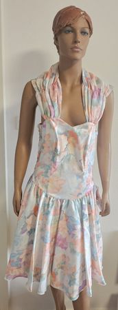 Neues festliches Sommerkleid Gr. 40 mit Blumenmuster