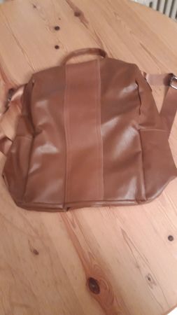 Sac à dos simili cuir spacieux et pratique