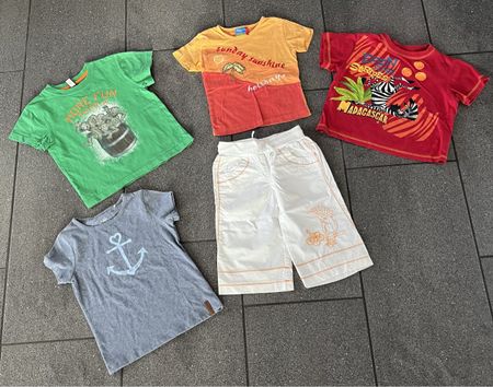 5x Teile: 4x T-Shirts & 1x Hose Gr. 104-110