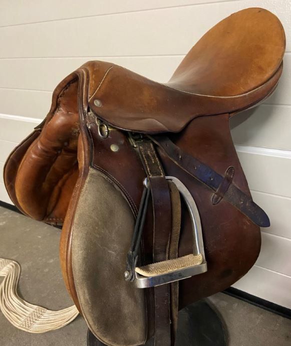 Selle & Accessori: Pferdesattel - Sattel Stübben mit Sicherheitssteigbügel – Usato da Kappel SO venduto da Jadoch 1
