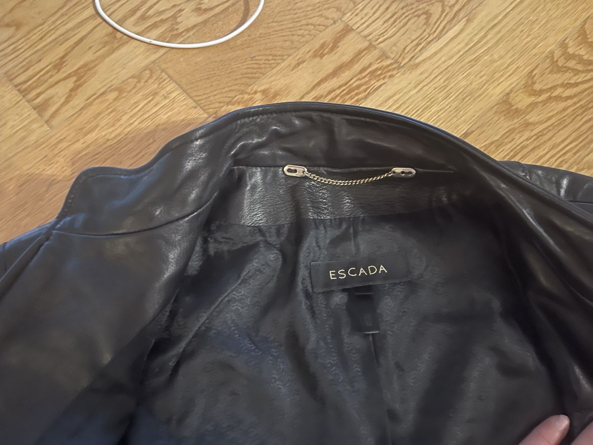 Escada Giacche: Lederjacke ESCADA Schwarz, Top Zustand, Grösse M – Usato da Rüschlikon venduto da Lajniii 1