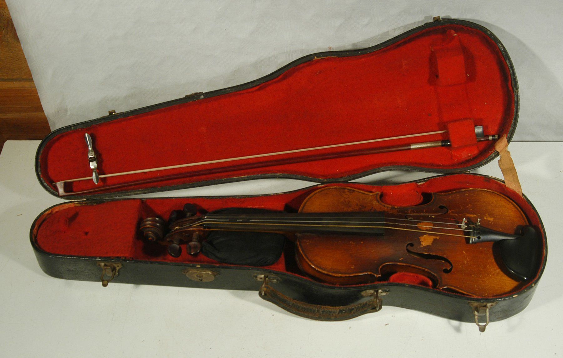 Strumenti musicali: Alte Geige mit Koffer – Usato da Herisau venduto da Wisen