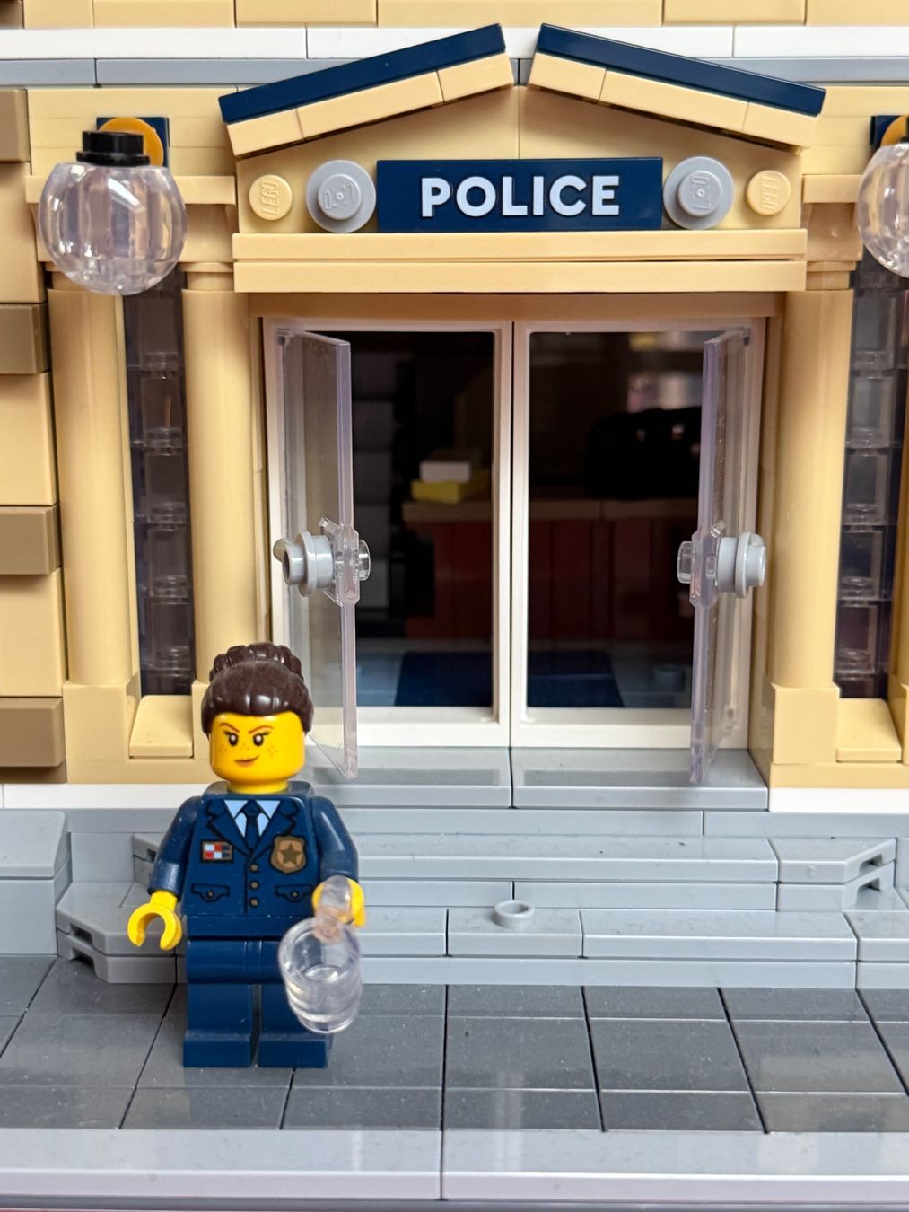 Lego Kit di costruzioni: Lego 10278 Polizeistation – Usato da lohn-ammannsegg venduto da matt. 2